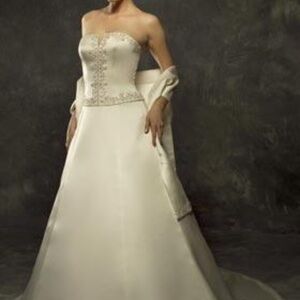 Elegant White Strapless Gown